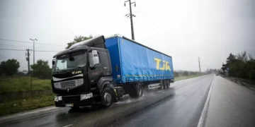 Empresas alertam que estragos nas estradas estão a prejudicar transporte de mercadorias