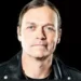 Morre Brad Arnold, vocalista da banda de rock 3 Doors Down, aos 47 anos